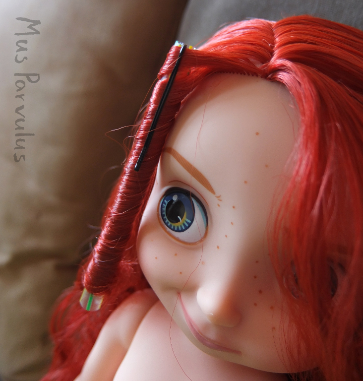 Restoring curly doll hair