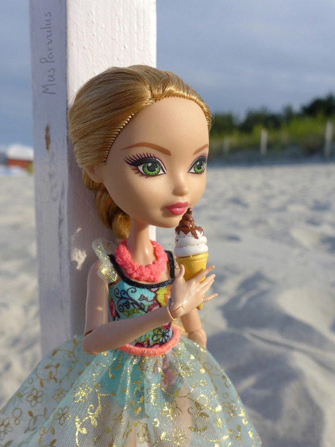 Ever After High Mirror Beach Ashlynn Ella Doll Mattel